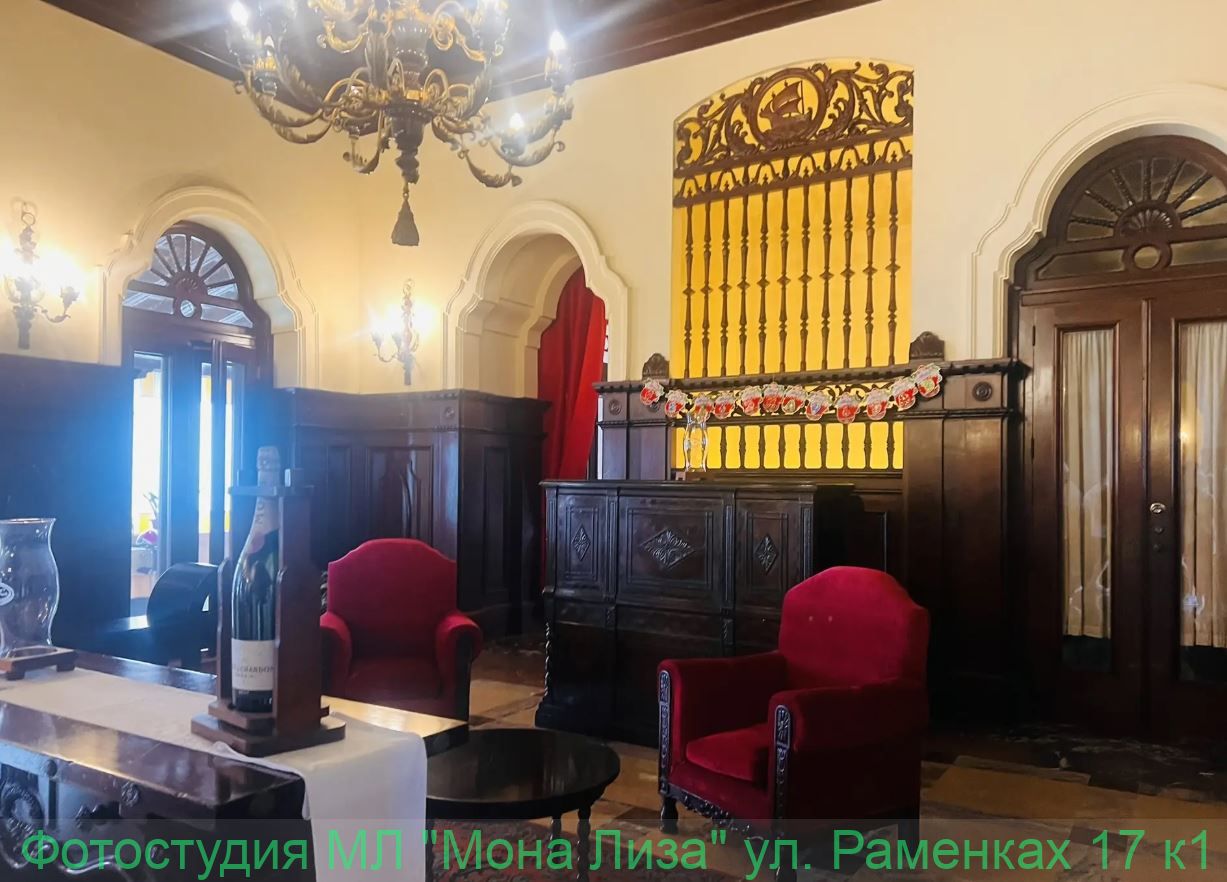 Гольф и историческое здание