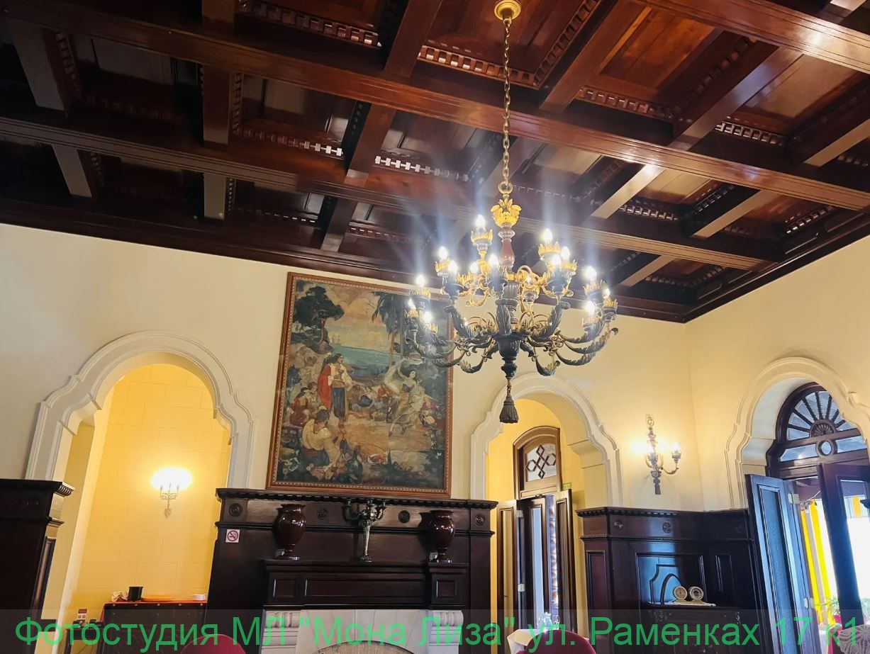 Гольф и историческое здание