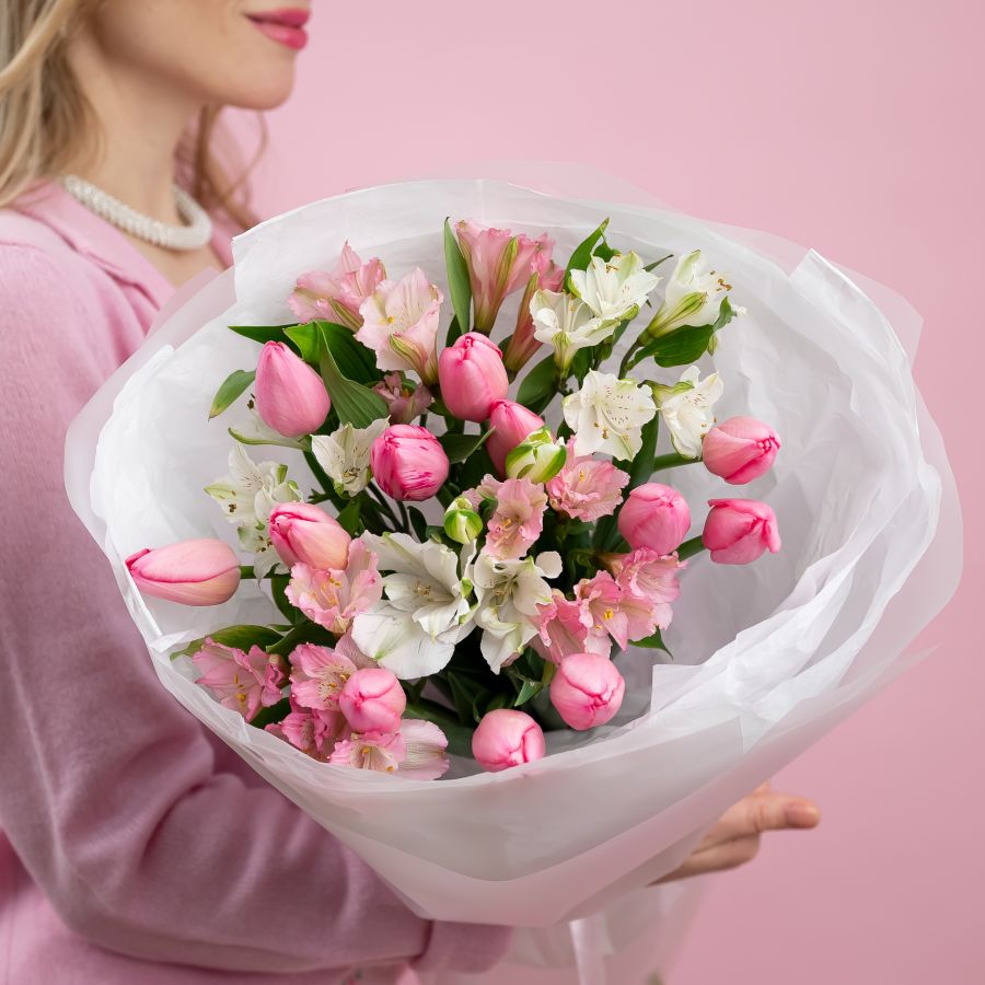 Тюльпаны с альстромерией