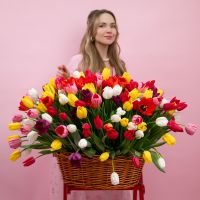 201 тюльпан в корзине