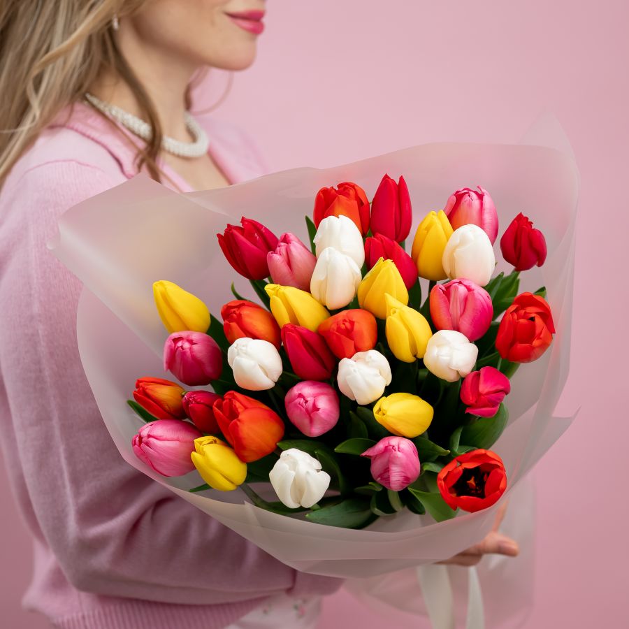Букет из тюльпанов в упаковке (микс от 15 шт)