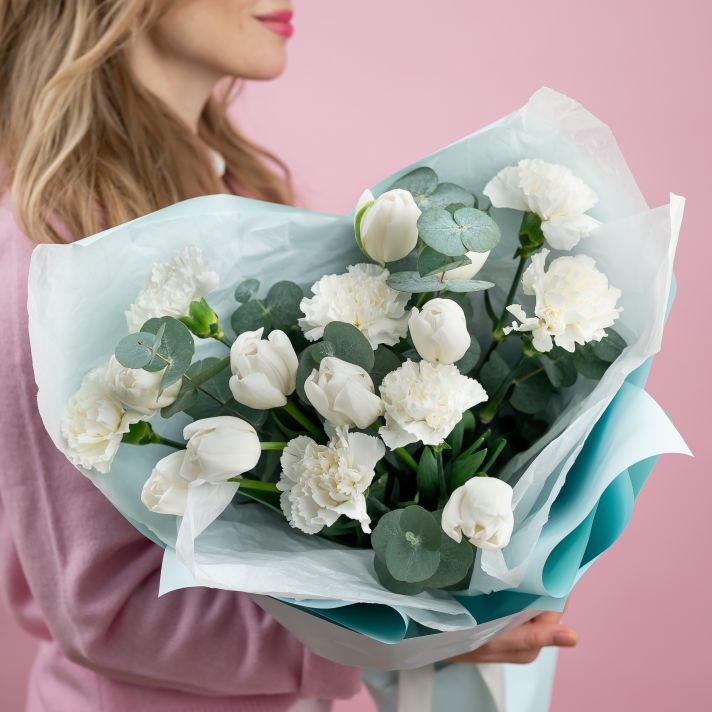 Букет с тюльпанами и диантусами