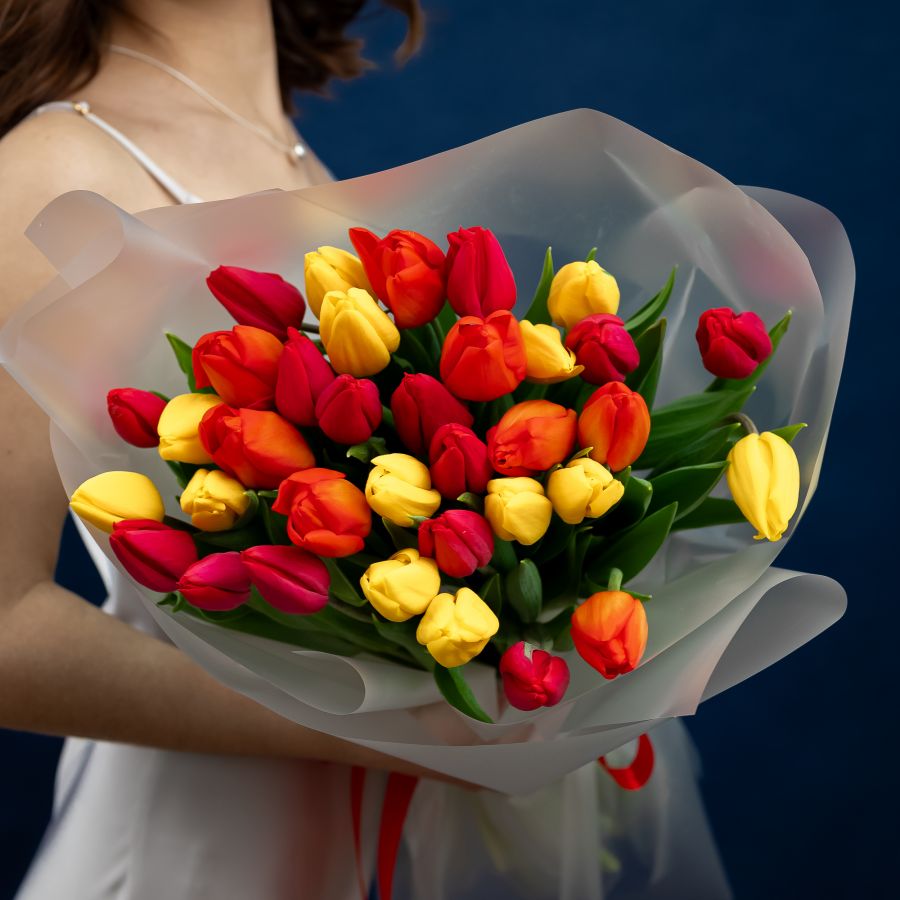 Сочный микс из тюльпанов
