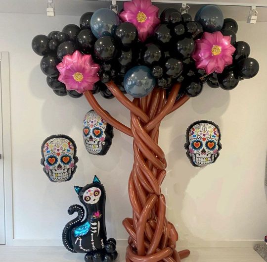 Дерево Санта Муэртэ фигура из воздушных шаров
