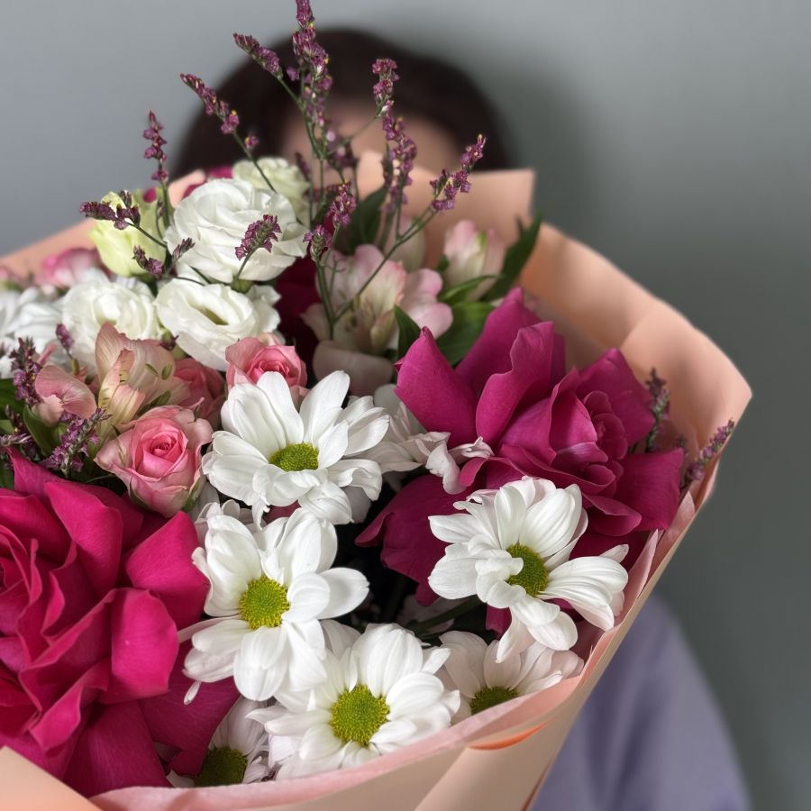 Букет из роз и хризантем