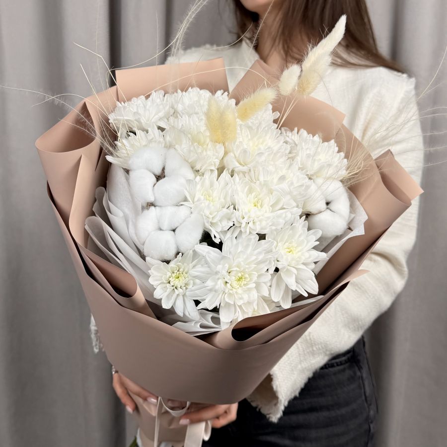 Букет из хризантем с сухоцветами