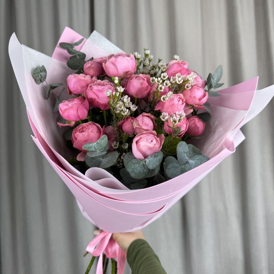 Букет с пионовидными кустовыми розами