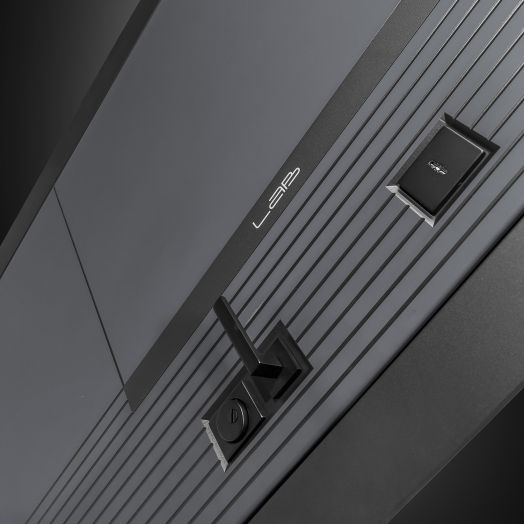 Входная дверь Лабиринт Лаб 2 Про - 02 Сандал белый стекло черное