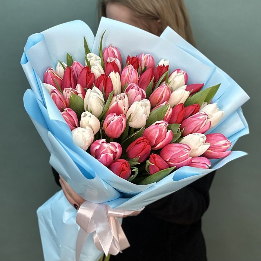 Букет из 51 микс тюльпана