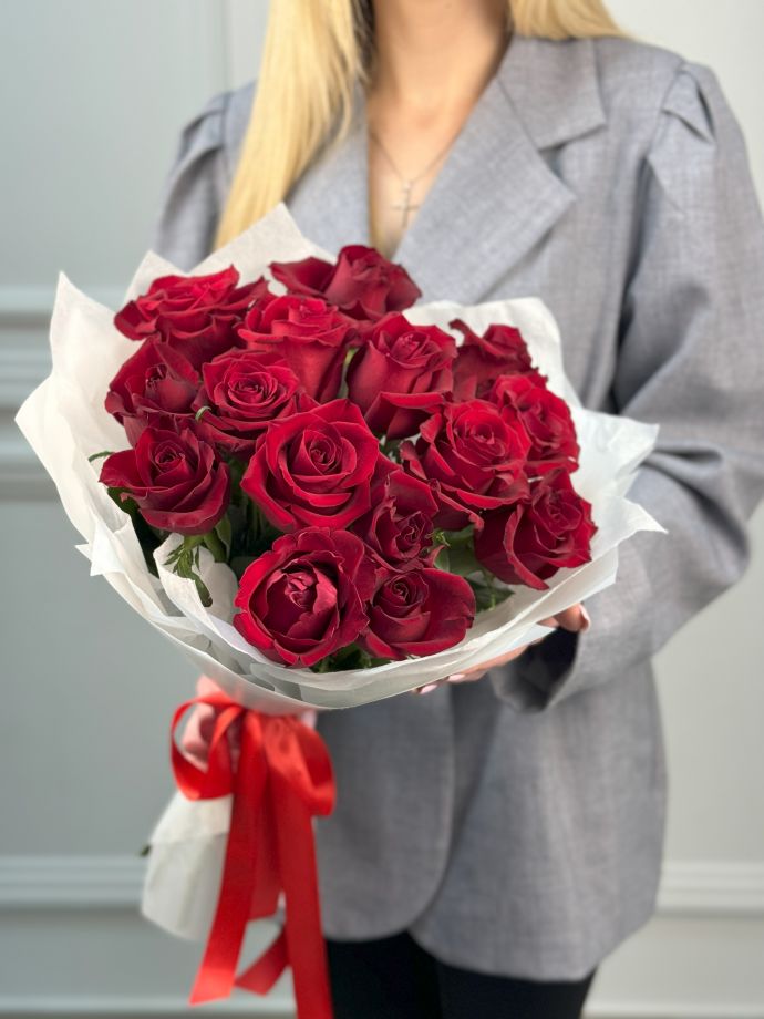 АКЦИЯ! Букет из 15 роз 50см "Комплимент"