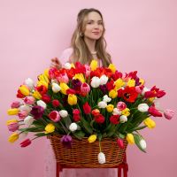 201 тюльпан в корзине