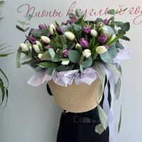 51 тюльпан в корзине