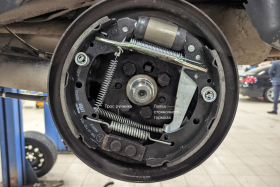 Замена Шпонки Фиксатора Троса Ручника на Автомобиле Варшавское шоссе 170Бс7