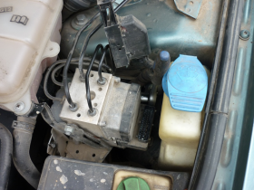 Демонтаж И Установка Электронного Блока Управления Abs на Автомобиле Варшавское шоссе 170Бс7