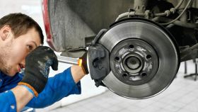 Установка Защитных Накладок На Суппорты на Автомобиле Варшавское шоссе 170Бс7