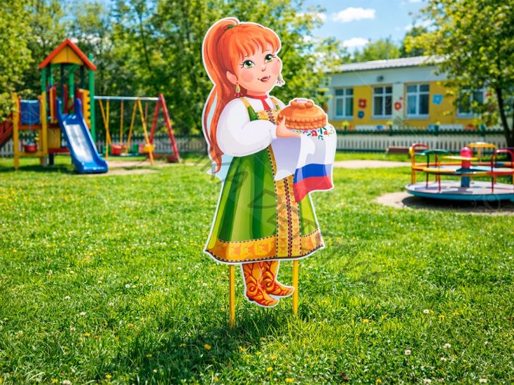 Уличная фигура "Варенька с угощением"