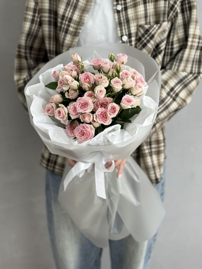 Букет 7 кустовых роз 