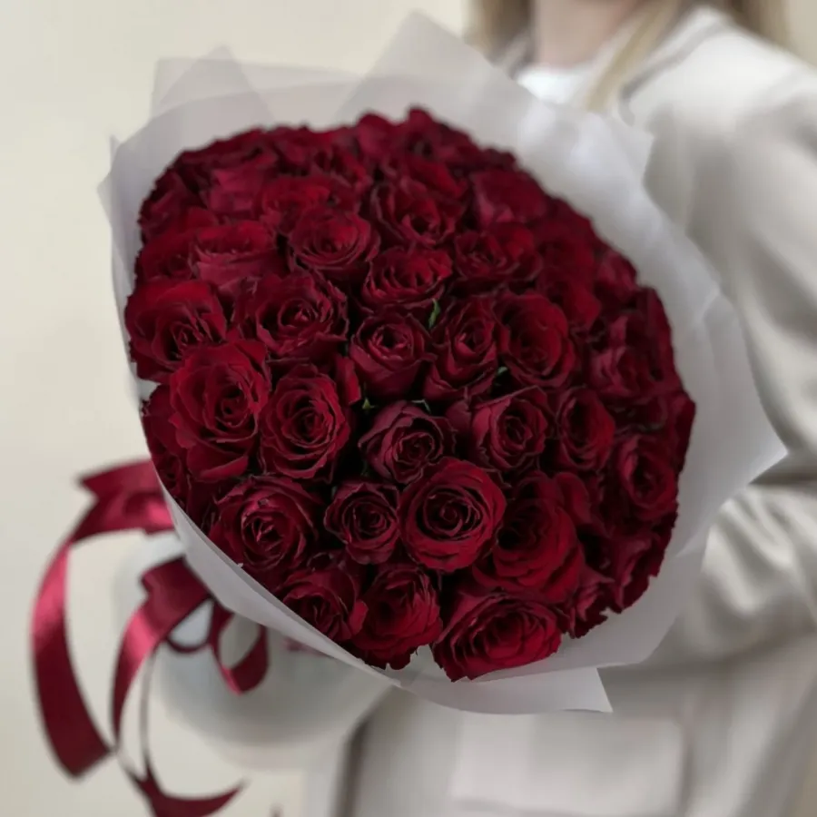Акция! 51 красная роза в упаковке (40см)