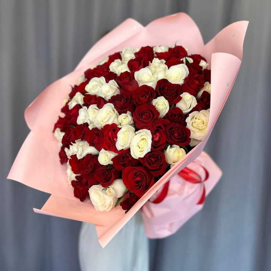 101 красная и белая роза