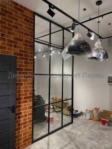 Межкомнатная офисная статичная перегородка из стекла и металла
