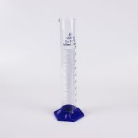 Цилиндр мерный Labdevices 3-100-2, 100 мл, с пластиковым основанием, с носиком, градуированный, Boro 3.3