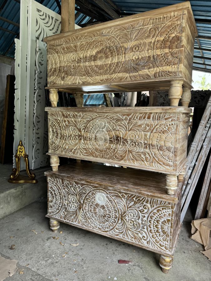 Сундук резной 120х50х60 см