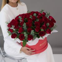51 красная роза в коробке