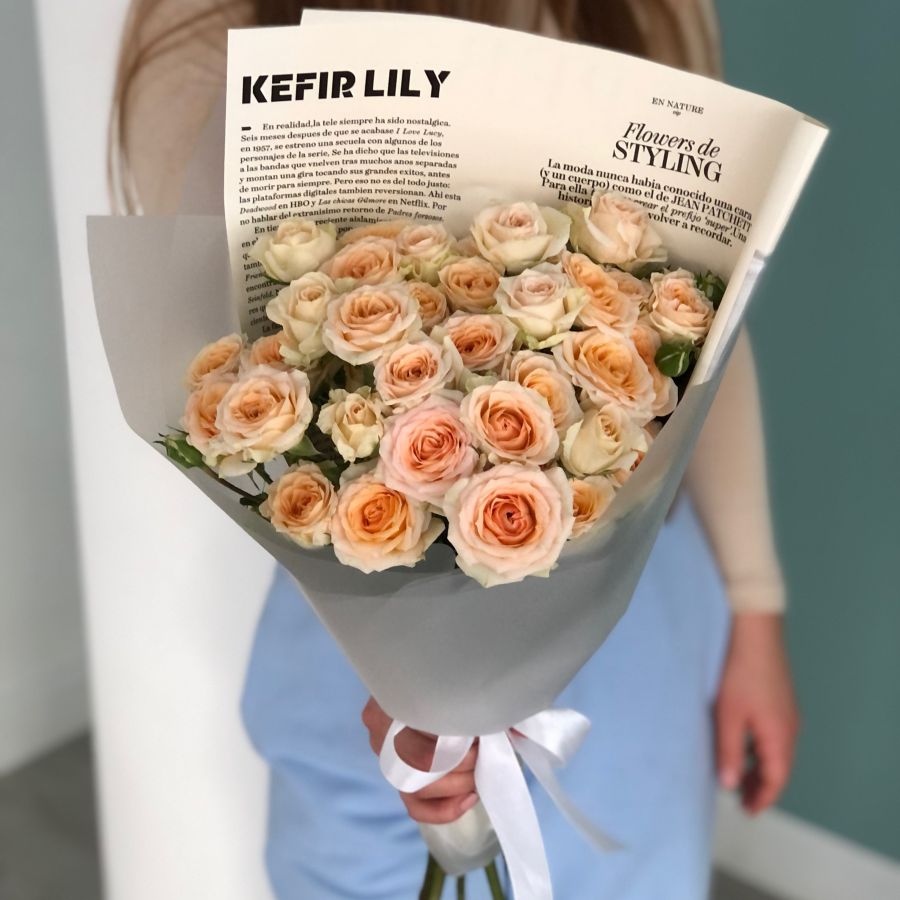 Персиковые кустовые розы