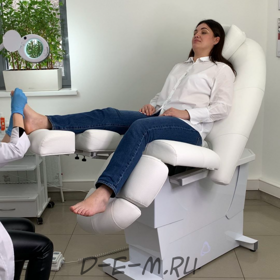 Электрическое педикюрно-косметологическое кресло АтисМед "Гранд" с РУ Минздрава, 1 мотор
