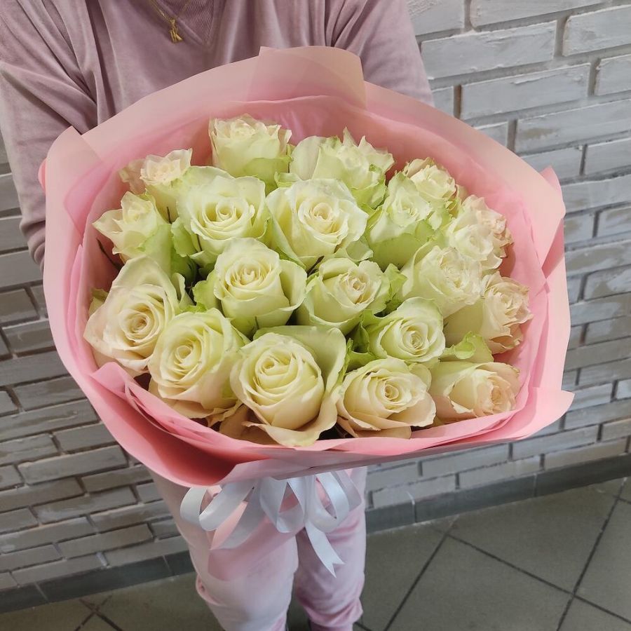 Букет белых роз 21шт