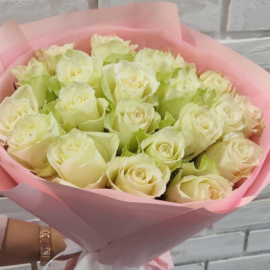 Букет белых роз 21шт