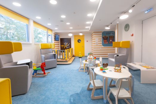 Стол растущий, штабелируемый "Эдди" с круглой столешницей на 4 места (Жёлтый)