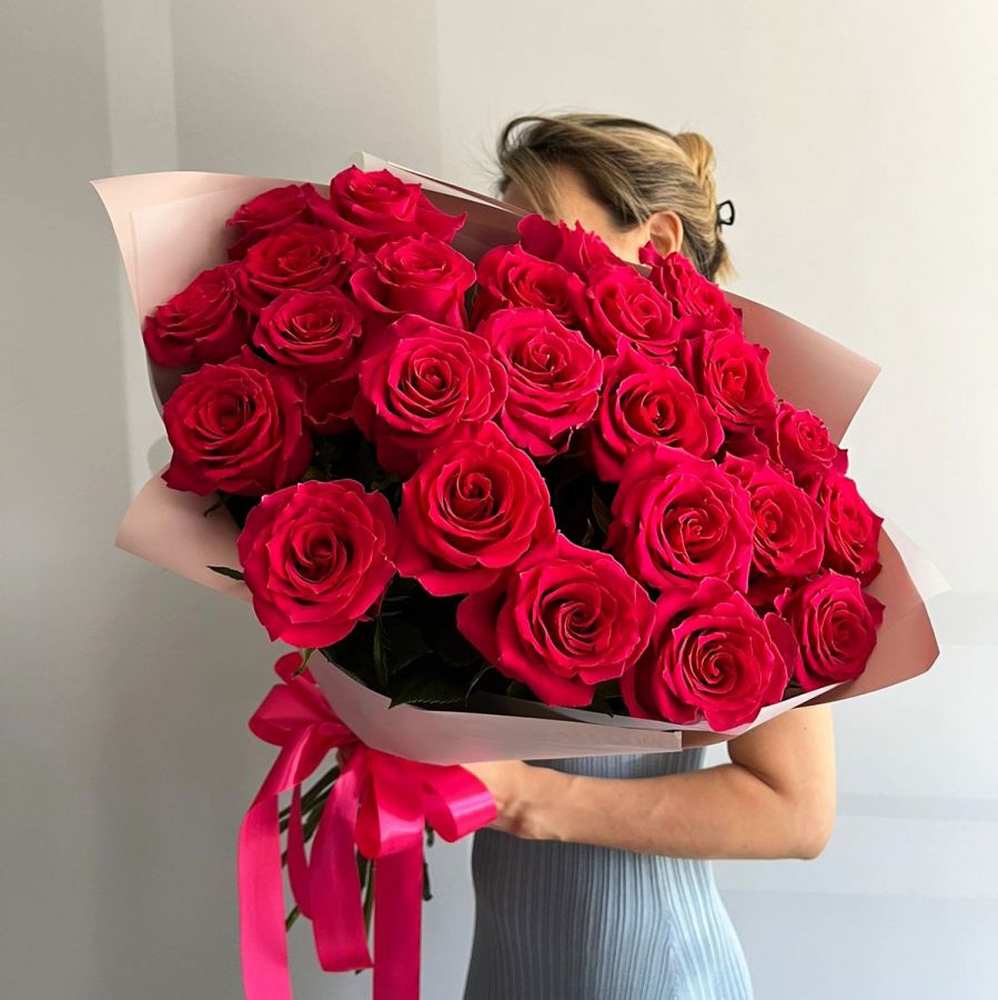 Букет из 25 ярко-розовых роз