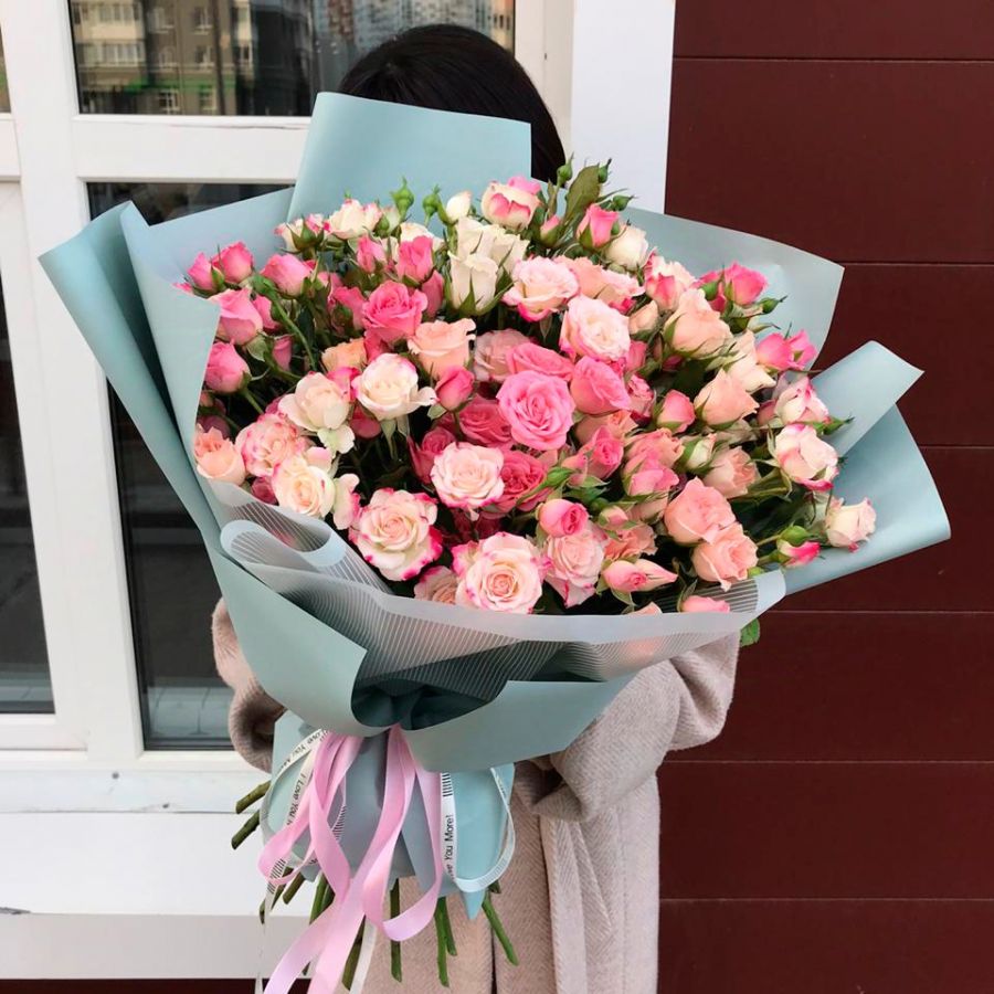 Букет из кустовых роз