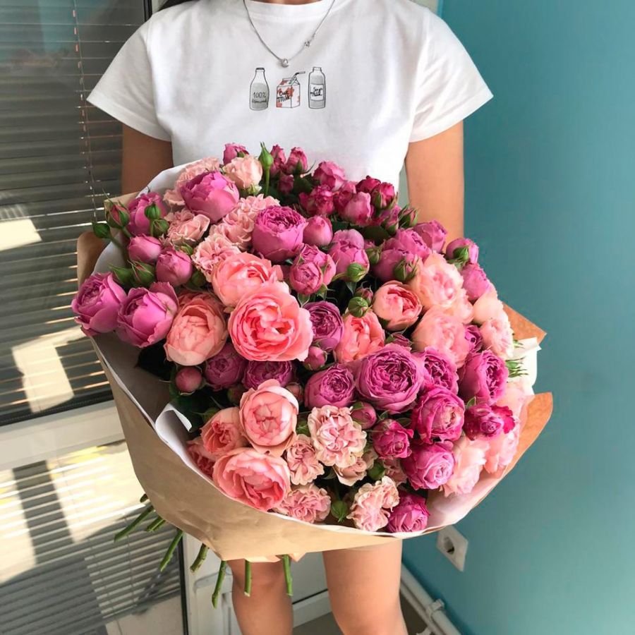 Букет из пионовидных роз разных цветов