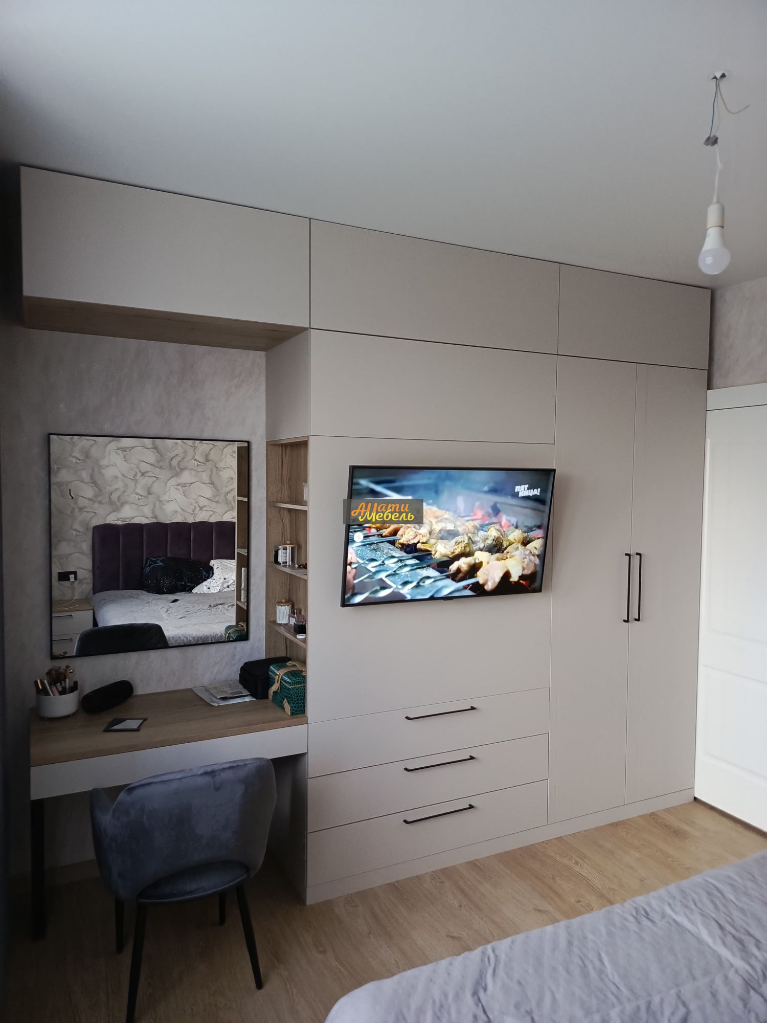 шкаф в спальню с  телевизором