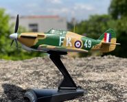 Модель металлическая самолета Hurricane MKII в масштабе 1:100