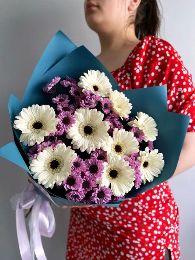 Букет из гербер и хризантем