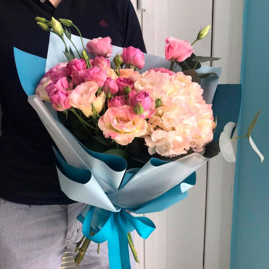 Букет в дизайнерском оформлении