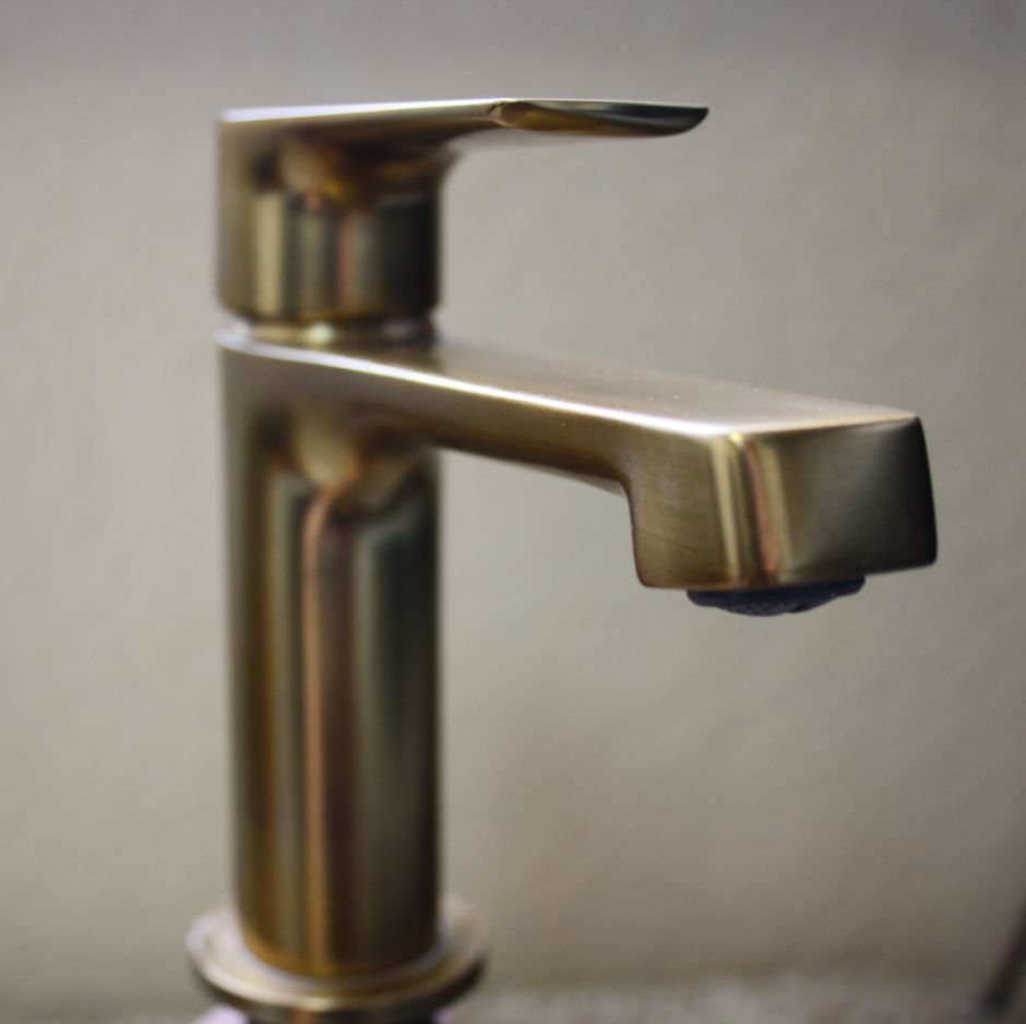 Изображение Смеситель для раковины с донным клапаном Gattoni H2OMIX3000 перекрашен в золотой цвет