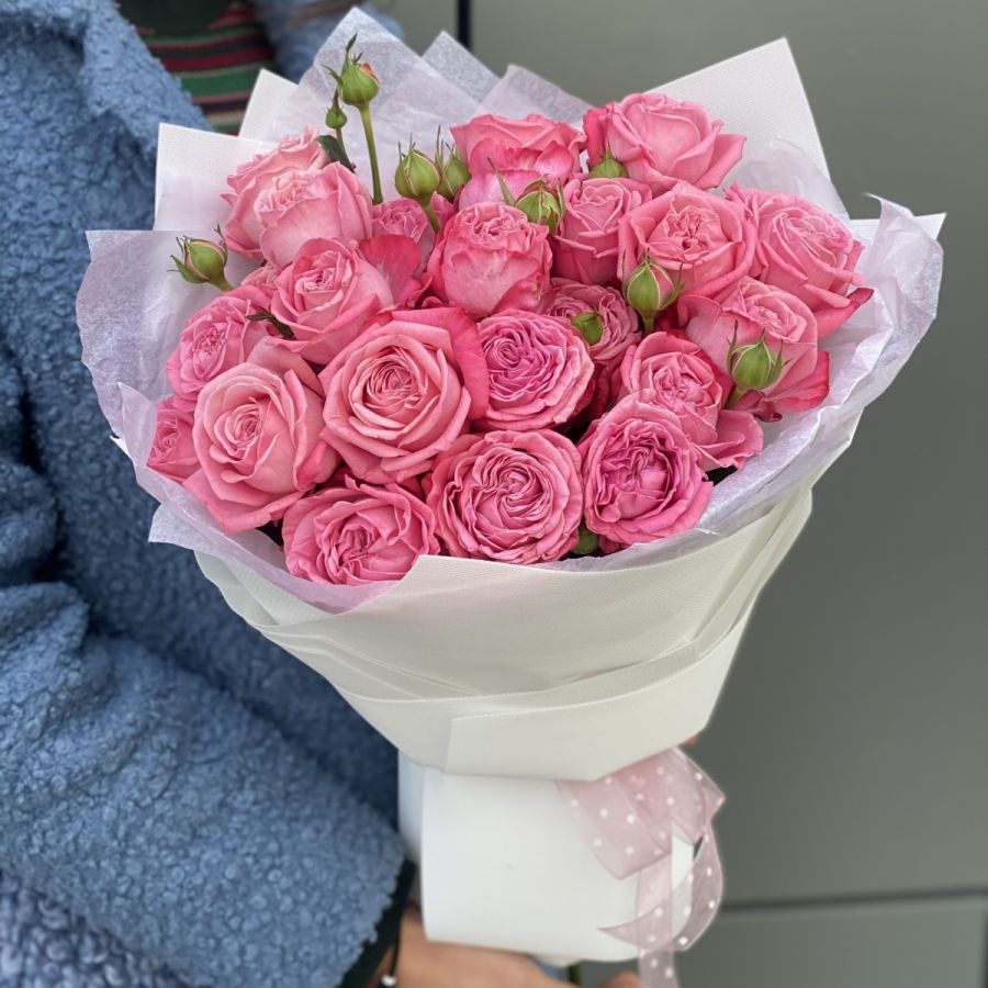 Букет Артезия из 7 веток кустовой розы