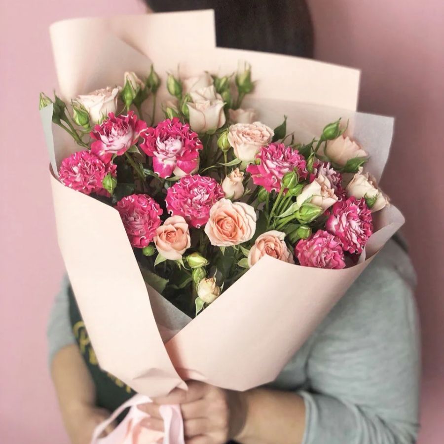 Букет. Из 2 сортов кустовых роз