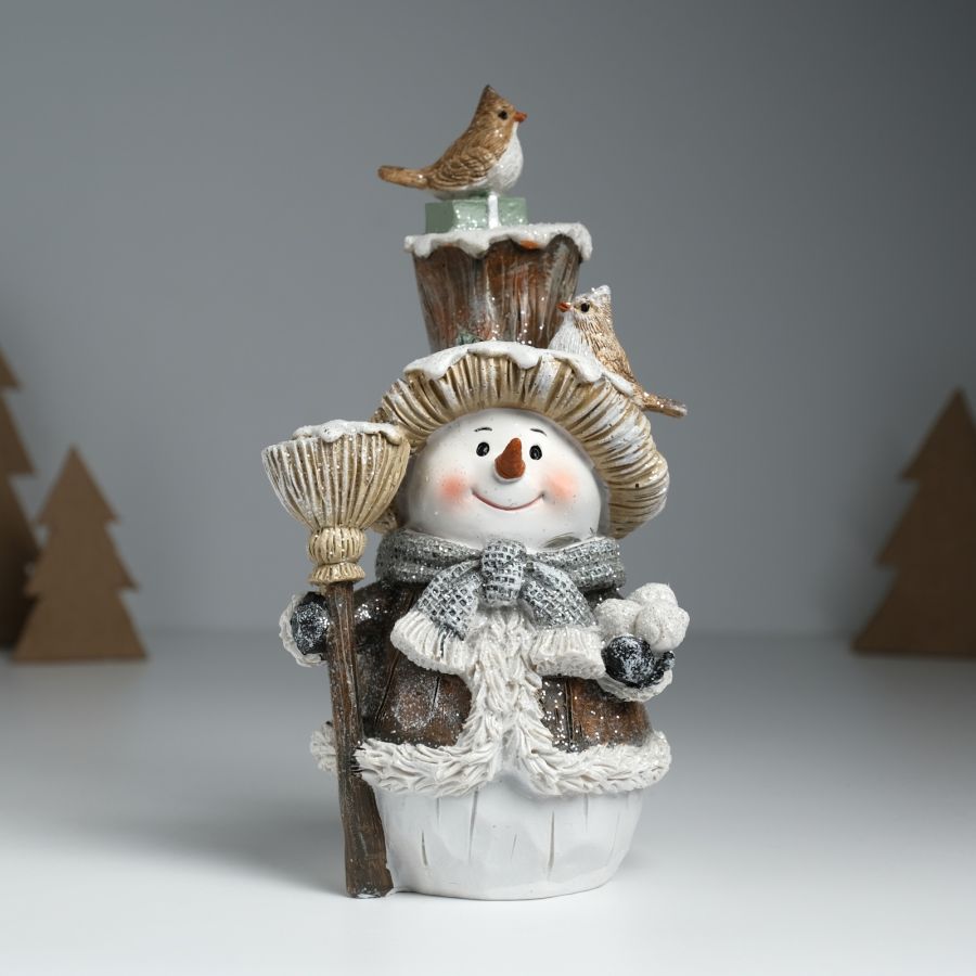 Сувенир полистоун "Снеговик с птичками на цилиндре, с метлой"