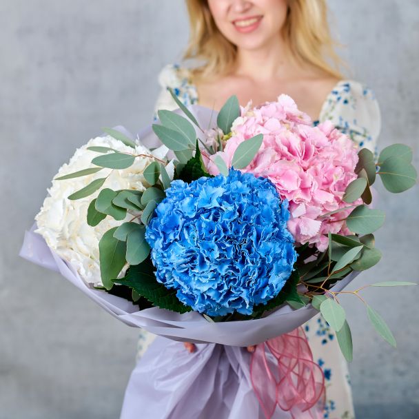 Яркий и стильный букет из гортнезии