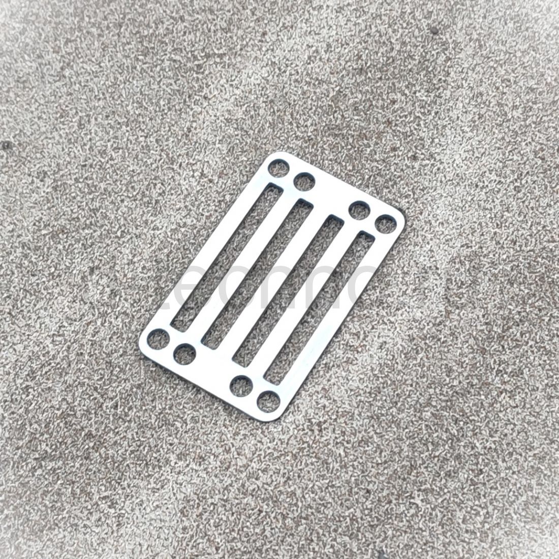 Пряжка 4 щели + 4 отверстия