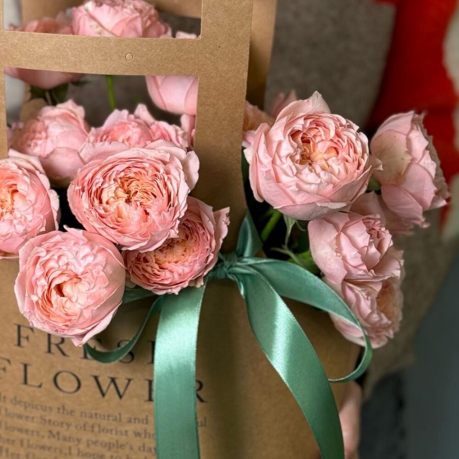 Крафтовая сумочка с пионовидной розой