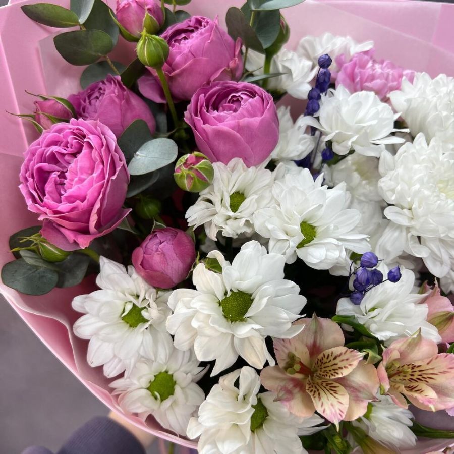 Букет розовый с пионовидной кустовой розой