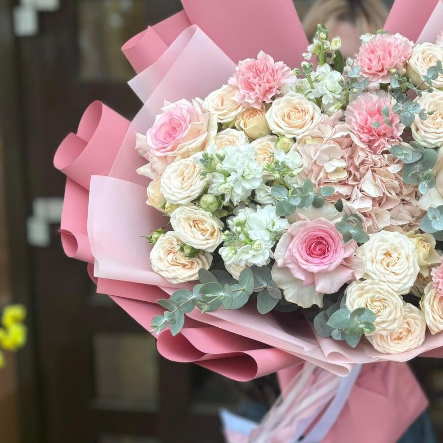 Букет гигант «Шикарный» с розами и гортензией