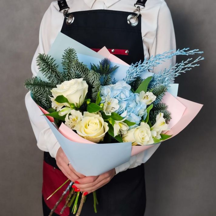 Букет с гортензией "Синий иней"