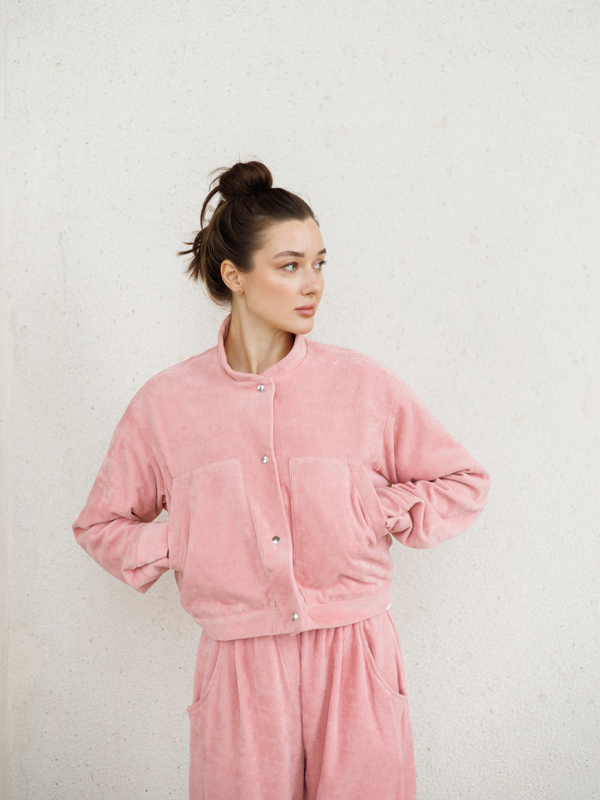 Бомбер из вельвета розовый